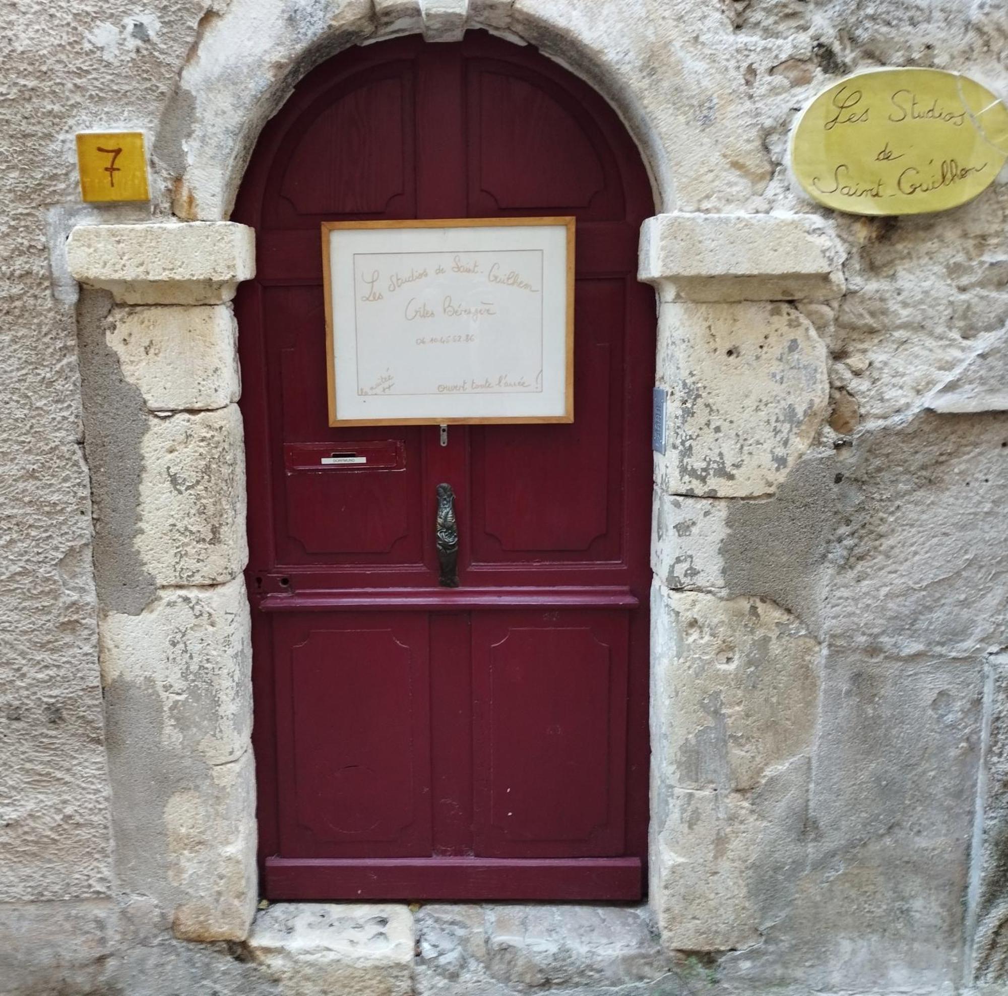 Les Studios De St Guilhem Saint-Guilhem-le-Desert Exteriör bild